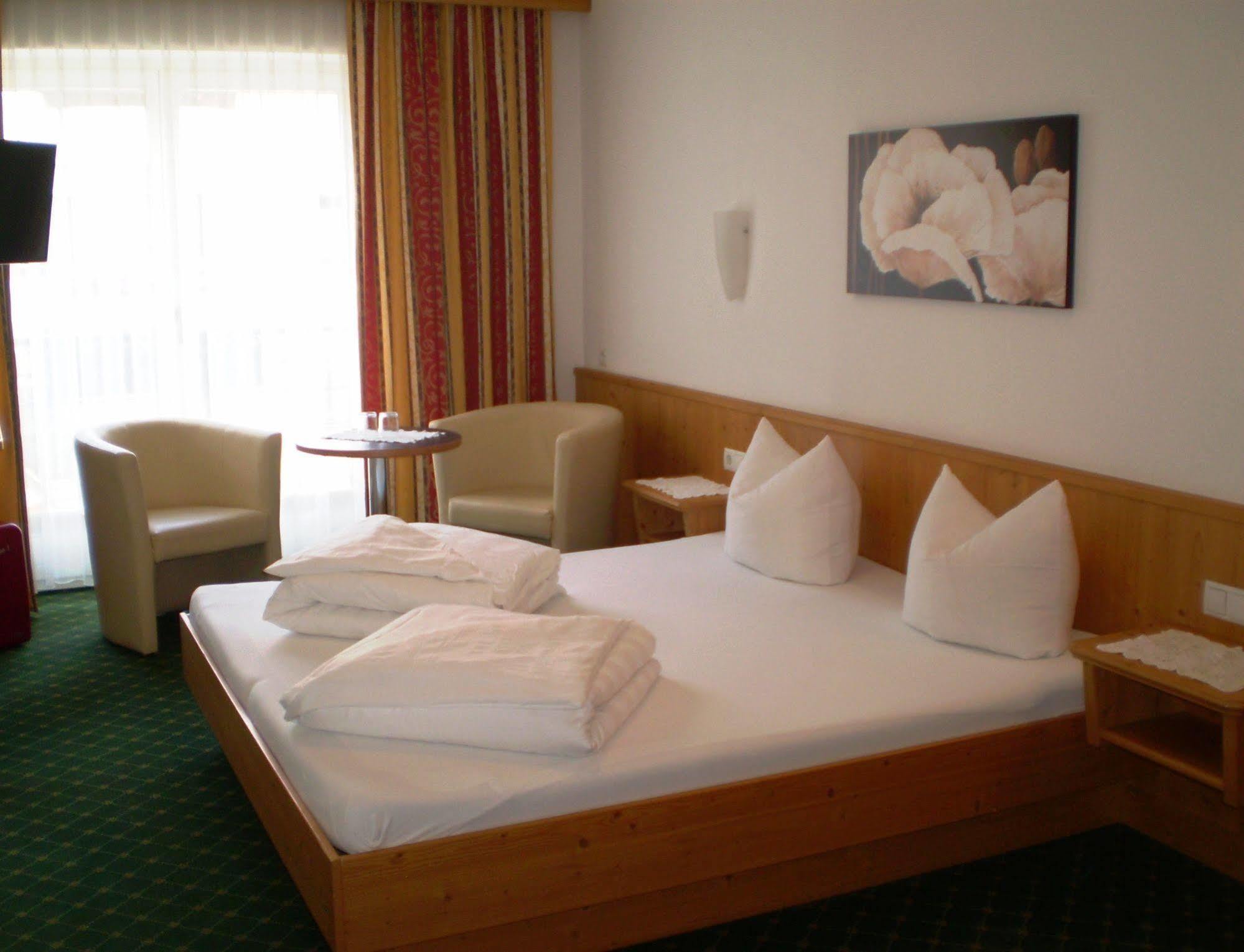 Apart Hotel Garni Strasser Zell am Ziller Exterior foto